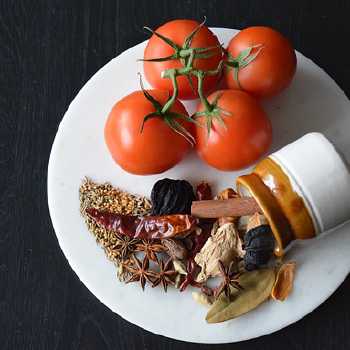 Curry of Meat with Green Tomatoes