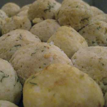 Matzos Kloese (Matzos Dumplings)